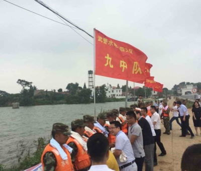 仙客來(lái)公司慰問抗洪官兵