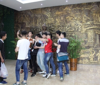 南昌建筑工程技工學(xué)校師生在仙客來(lái)學(xué)習(xí)“雙創(chuàng)”經(jīng)驗(yàn)、分享“雙創(chuàng)”精神