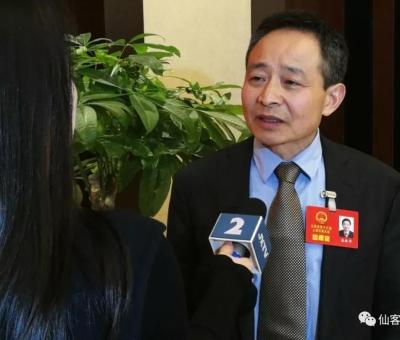 兩會(huì)上提了什么？這位人大代表再成各路媒體追逐焦點(diǎn)！