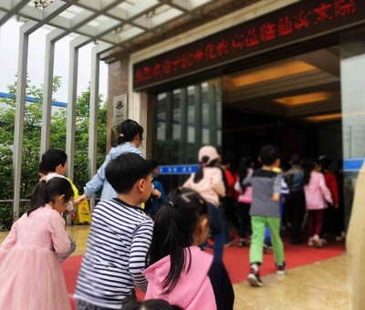 小學(xué)生組團(tuán)“攻陷”仙客來(lái)靈芝工業(yè)園區(qū)！