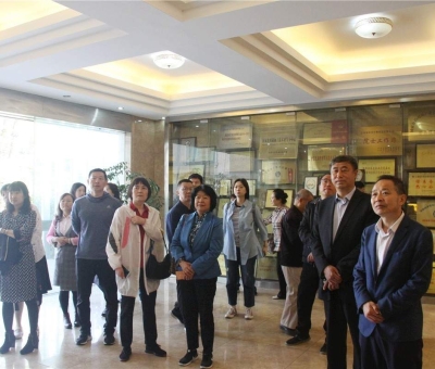 國(guó)家人力資源和社會(huì)保障部勞動(dòng)模范和先進(jìn)個(gè)人到訪仙客來(lái)公司