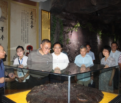 九江職業(yè)大學(xué)黨委書記，市教育局黨委書記、局長(zhǎng)熊穎蒞臨仙客來公司走訪調(diào)研